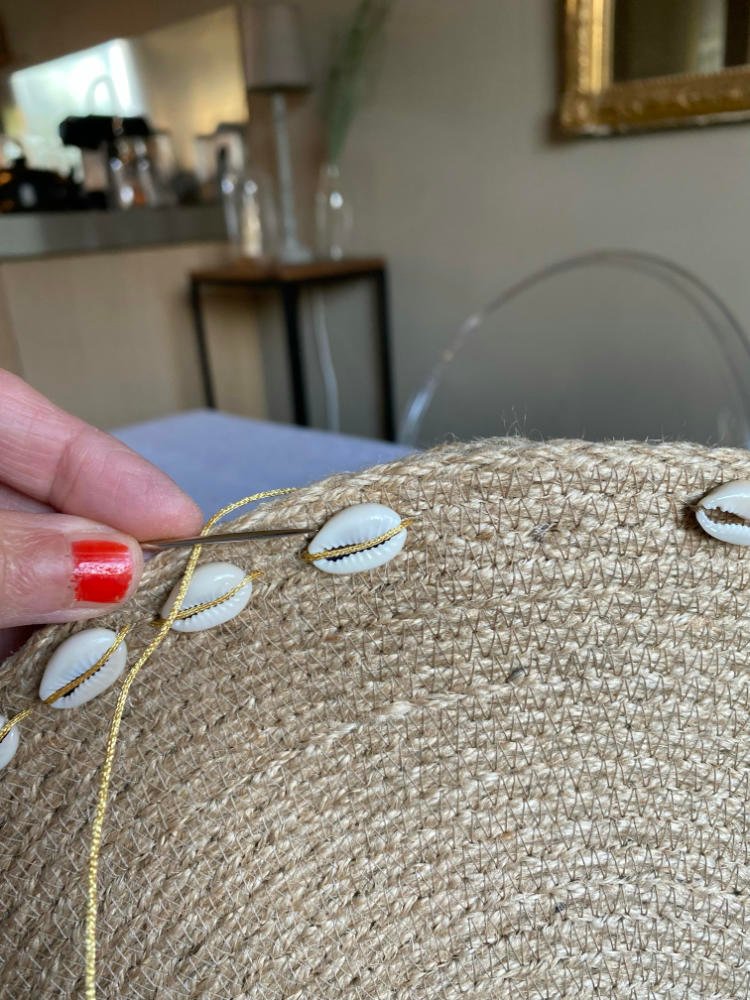 Ce sac panier, toute saison, peut être porté main ou épaule selon la finition.