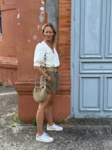 Le panier Santa Monica est un sac à main de forme ronde avec anse longue, mode, toute saison, porté épaule.