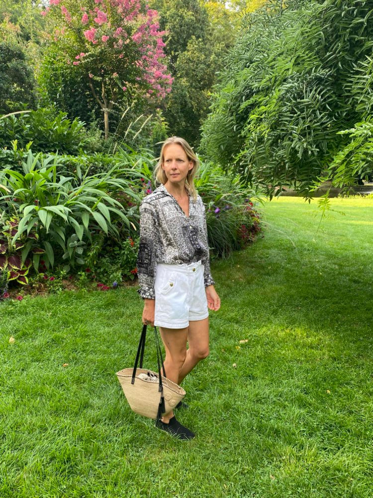Ce sac panier, toute saison, peut être porté main ou épaule selon la finition.