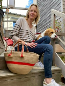 Ce sac panier, toute saison, peut être porté main ou épaule selon la finition.
