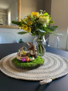 Ce set de table est en corde naturelle. Il embellit votre table.