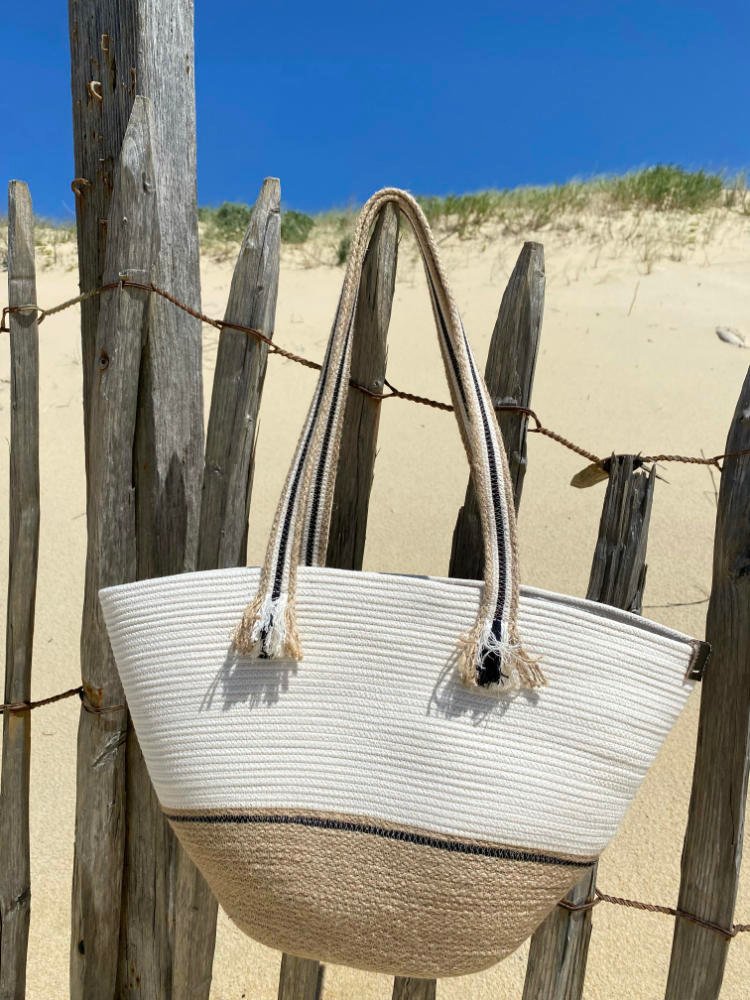 Le panier bicolore Savannah avec liseré est un sac à main mode, tendance été, porté main ou épaule.