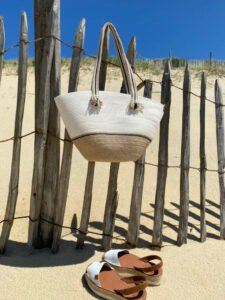 Le panier bicolore Savannah avec liseré est un sac à main mode, tendance été, porté main ou épaule.