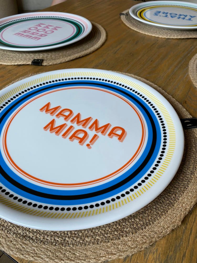 Ce set de table est en corde naturelle. Il embellit votre table.