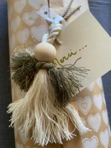 Magnifique décoration de Noël en corde naturelle pour embellir votre intérieur.