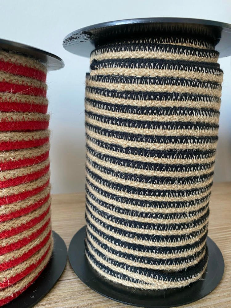 Ce sac panier, toute saison, peut être porté main ou épaule selon la finition.