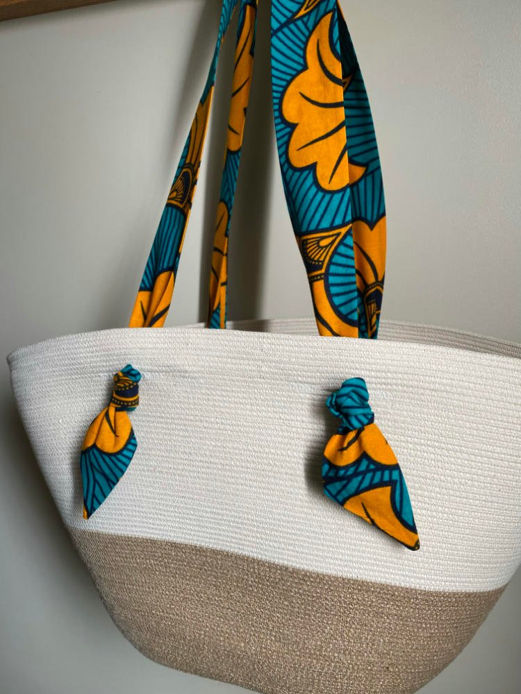 Ce sac panier, toute saison, peut être porté main ou épaule selon la finition.