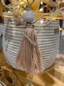 Magnifique décoration de Noël en corde naturelle pour embellir votre intérieur.