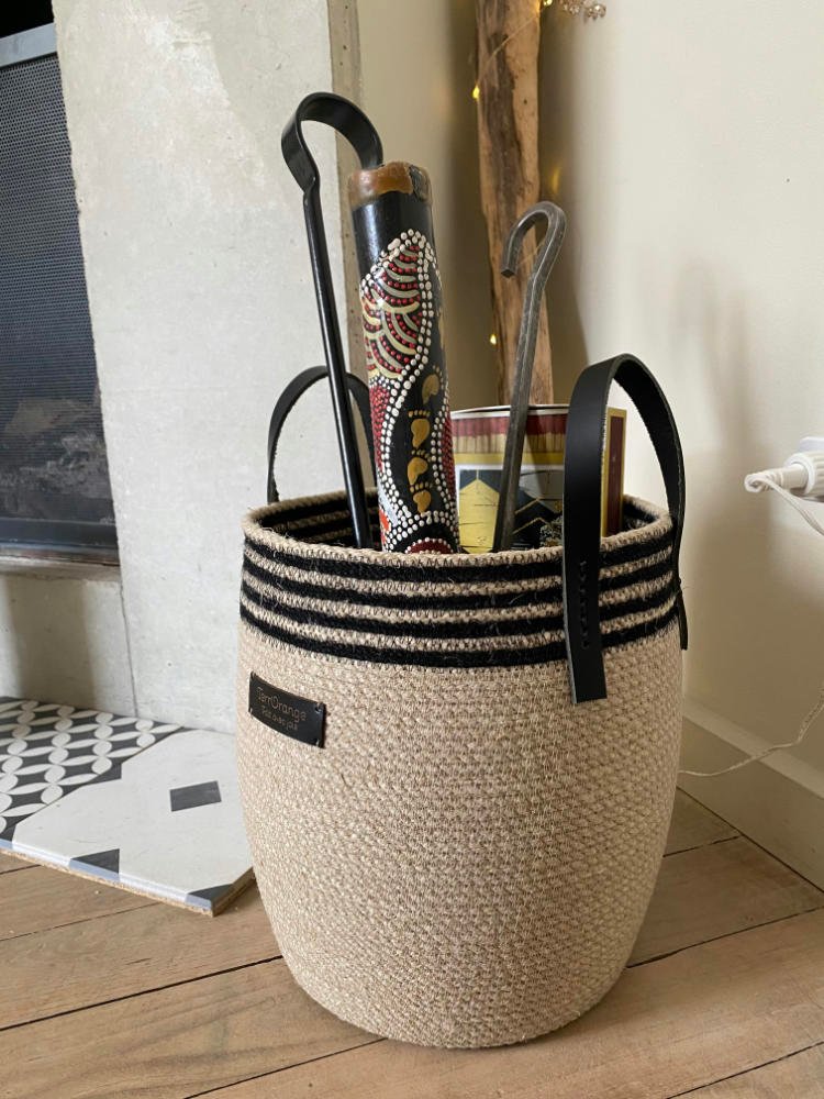 Ce panier de décoration en corde naturelle pour embellir votre intérieur ou votre extérieur.