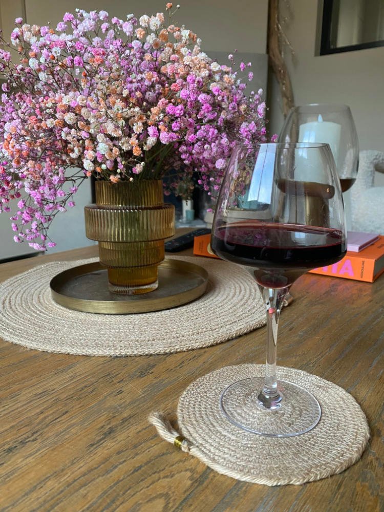 Ces sous-verres en corde naturelle embelliront votre table.