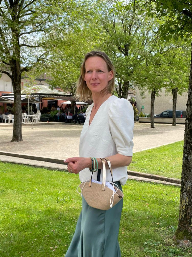 Le panier Samoa est un sac à main mode, tendance été, avec anses courtes.