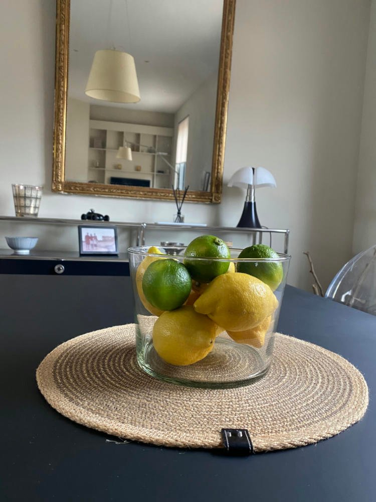 Ce set de table est en corde naturelle. Il embellit votre table.