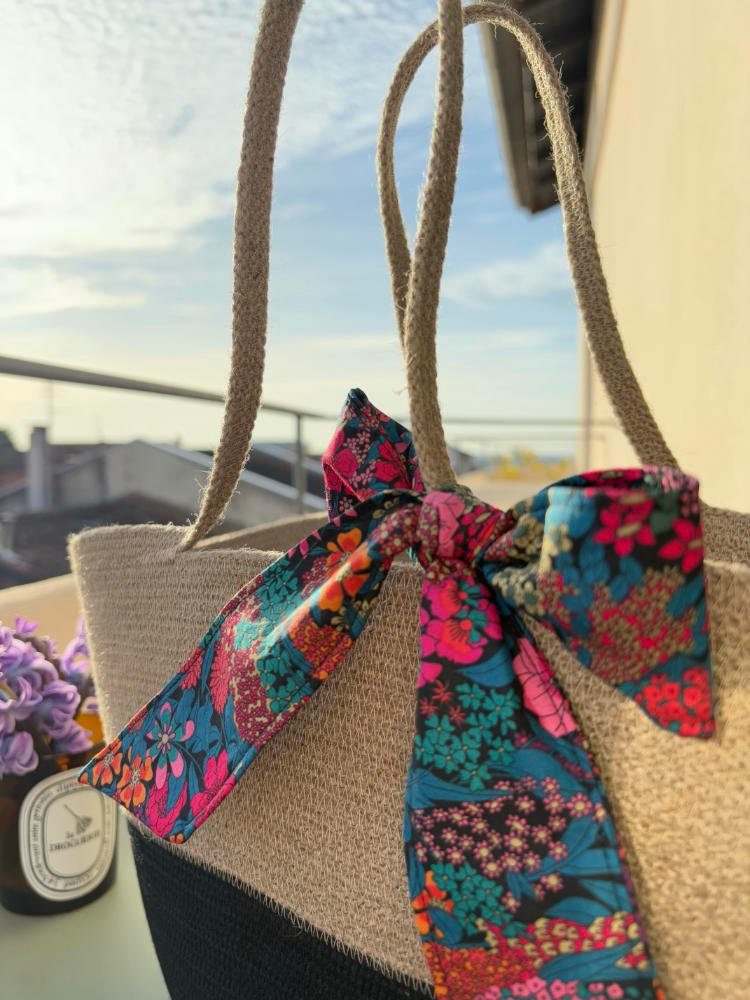Le panier Scarlett est sac à main mode, bicolore, tendance été, porté main ou épaule.
