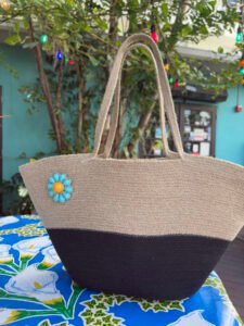 Le panier Scarlett est sac à main mode, bicolore, tendance été, porté main ou épaule.