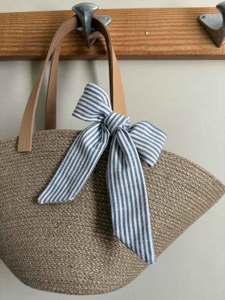 Ce sac panier, toute saison, peut être porté main ou épaule selon la finition.