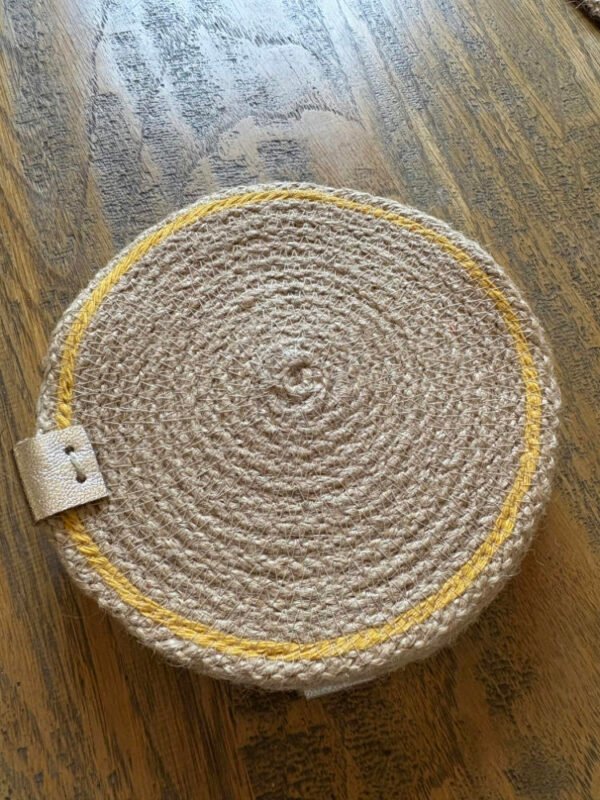 Ces sous-verres en corde naturelle embelliront votre table.
