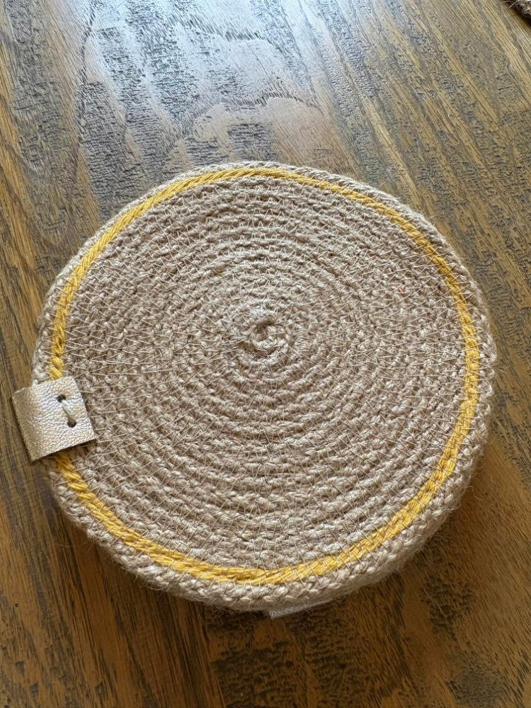 Ces sous-verres en corde naturelle embelliront votre table.