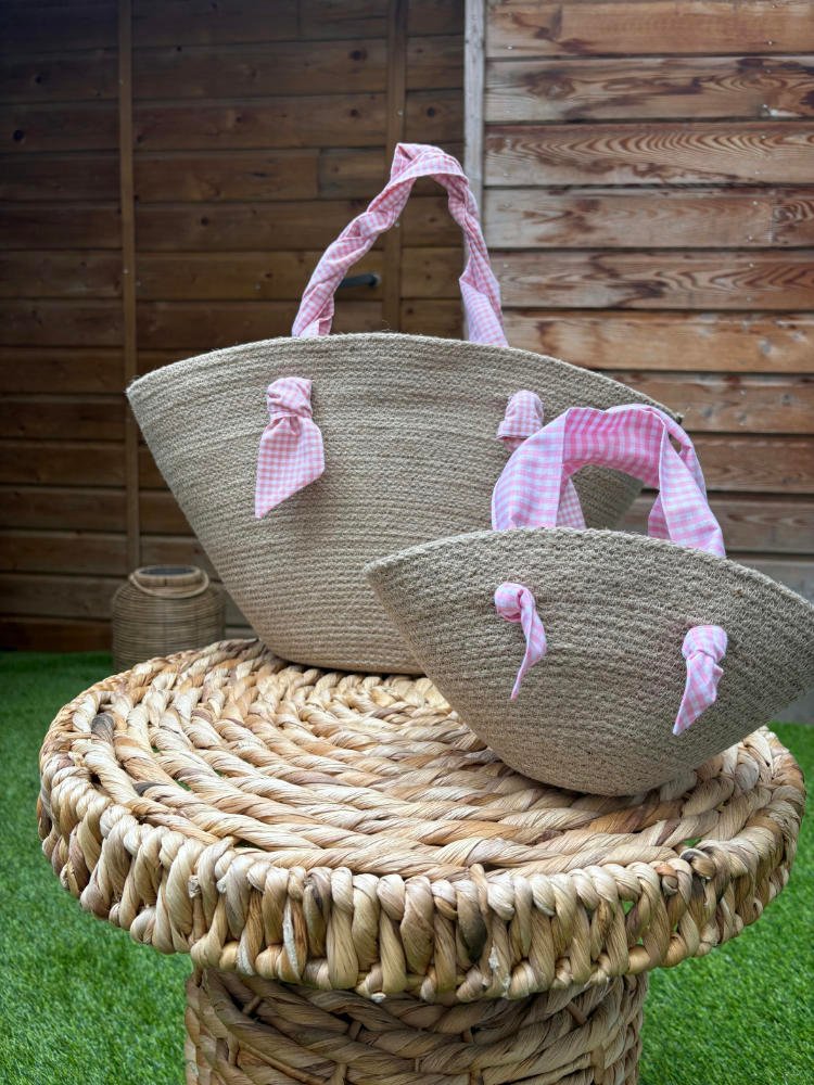 Ce sac panier, toute saison, peut être porté main ou épaule selon la finition.