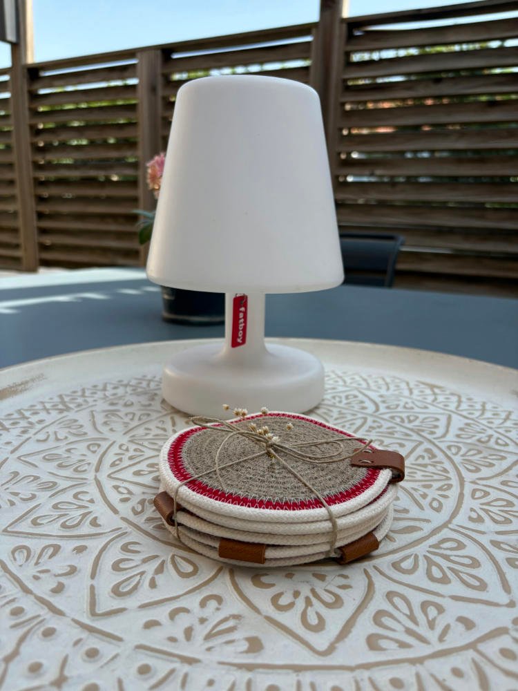 Ces sous-verres en corde naturelle embelliront votre table.