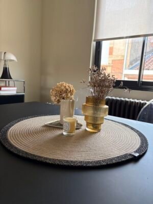 Centre de table en tresse de jute et ganse de coton noir/lurex doré