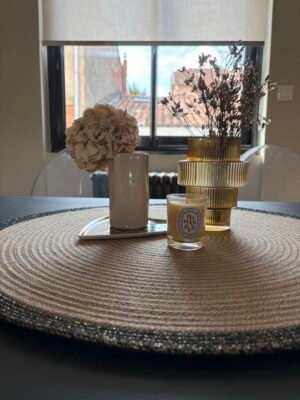 Centre de table en tresse de jute et ganse de coton noir/lurex doré