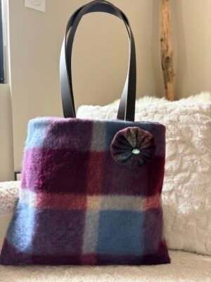 Sac cabas en lainage à carreaux bordeaux et bleu